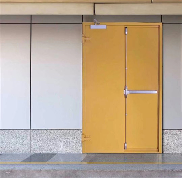 �������L���T