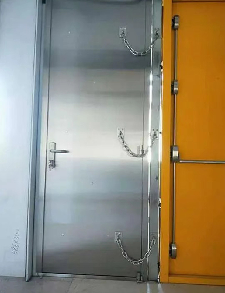 �������L���T