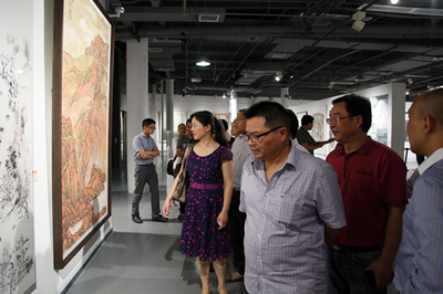 省文聯文藝創作研討會與會代表參觀“2014四川美術作品展”，探索藝術創作新趨勢